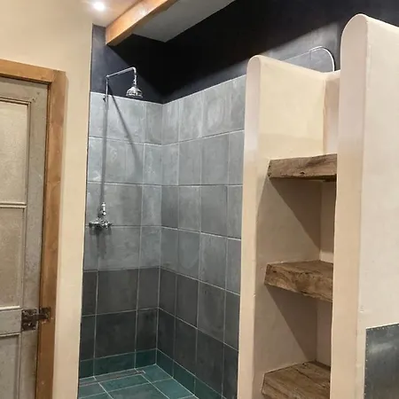 No12 ベッド・アンド・ブレックファスト 3*