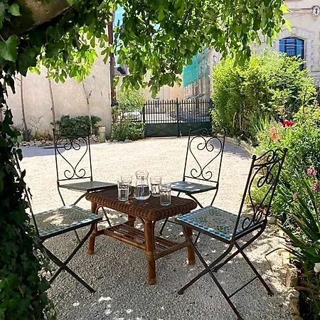 No12 Bed & Breakfast 3*