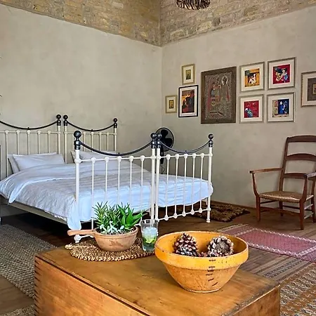 No12 Bed & Breakfast 3*
